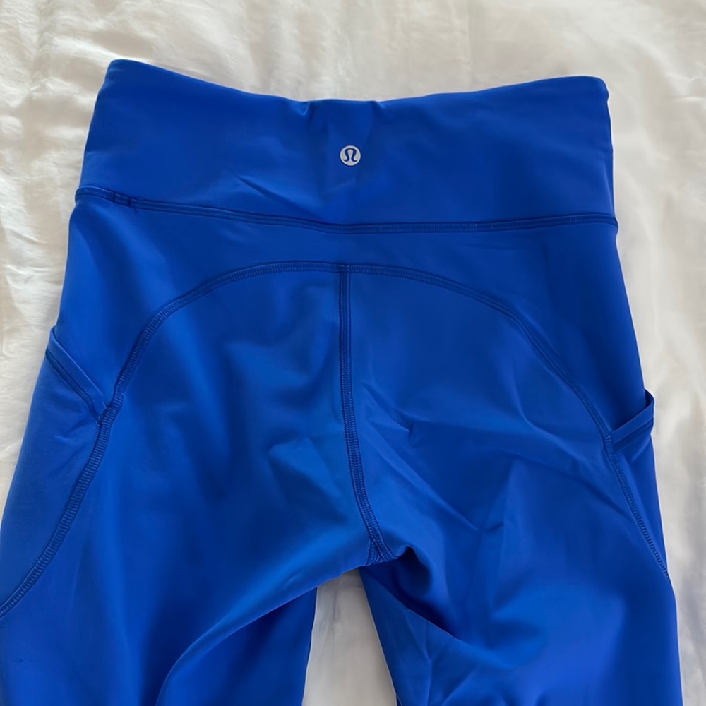 Lululemon fast and free, size 6. Electric blue color. Great condition.